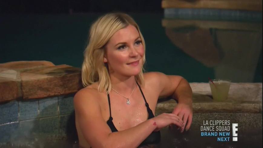 Renee Young jung